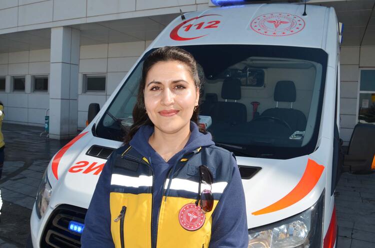 Yaşam mücadelesinde 3 kadın ambulans şoförü! 7