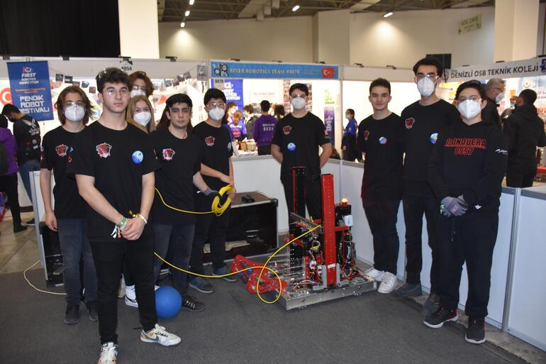 Dünyanın en büyük robot yarışmasında Türk liseliler 2. turda 1