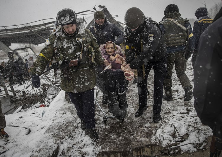 Kar yağışı altındaki Ukrayna’dan tahliyeler devam ediyor 4