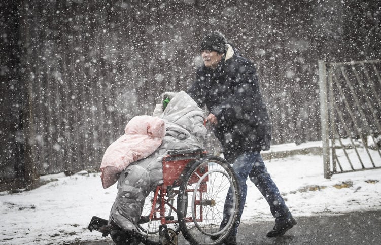 Kar yağışı altındaki Ukrayna’dan tahliyeler devam ediyor 1