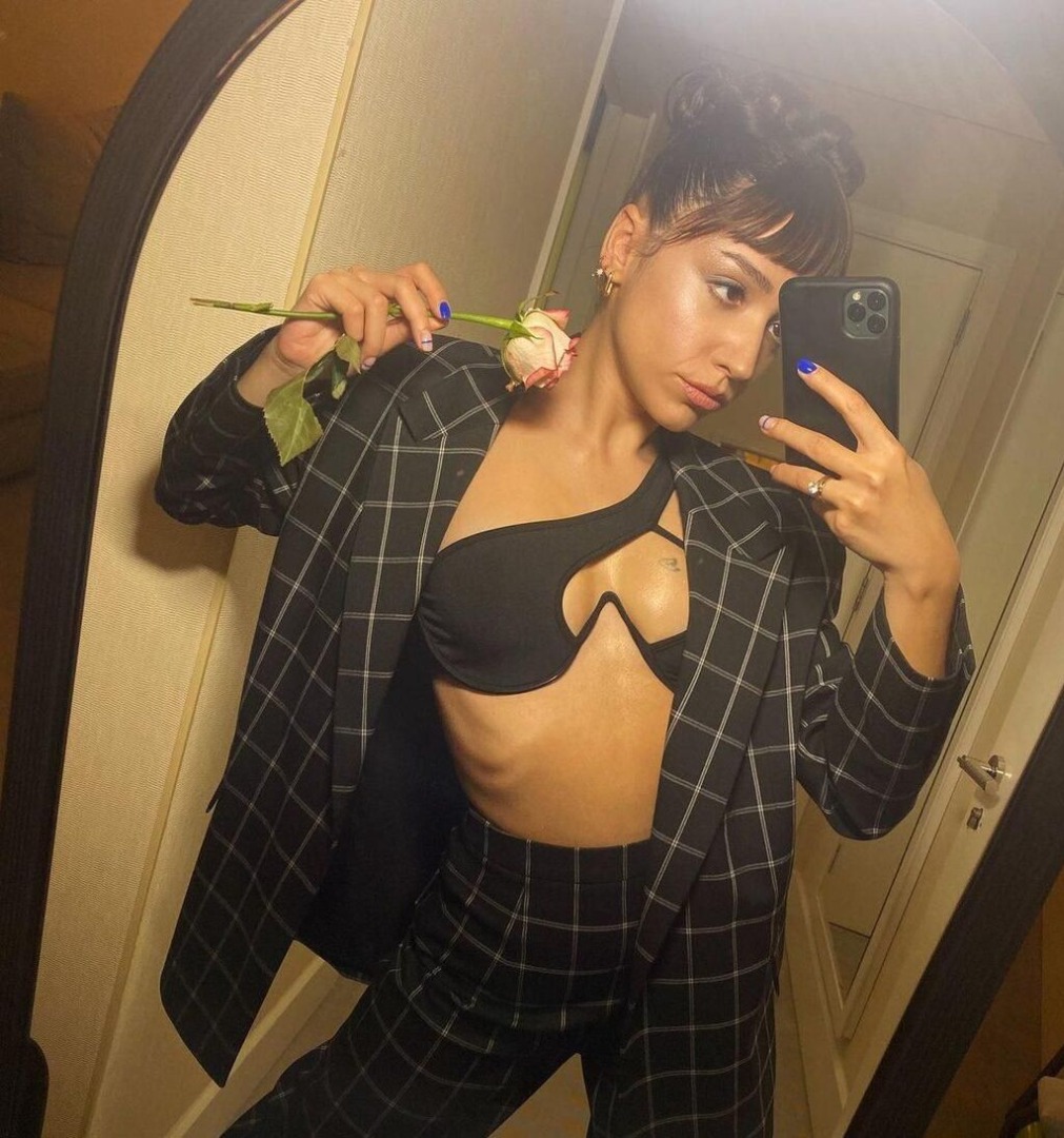 Zeynep Bastık bikinili pozuyla sosyal medyayı yıktı geçti! 29