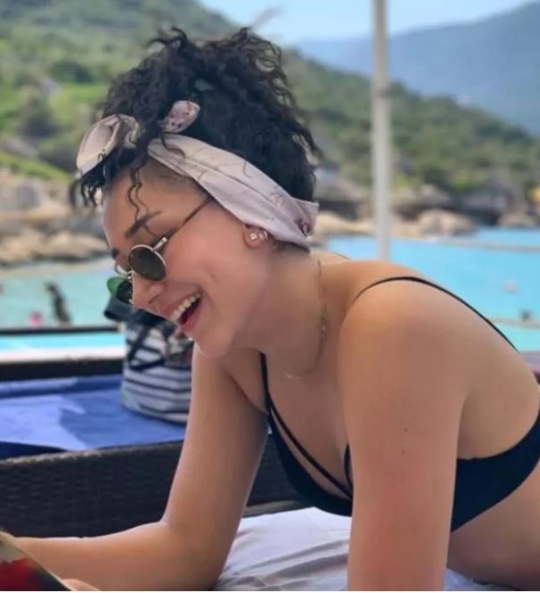 Filenin Sultanları'ndan Hande Baladın'ın bikinili pozları sosyal medyayı salladı. 6