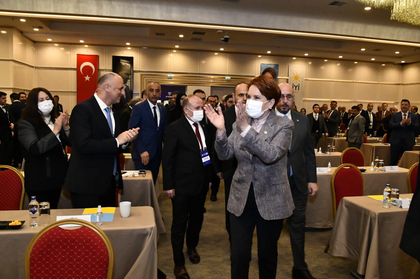 Akşener il başkanları ile bir araya geldi 2