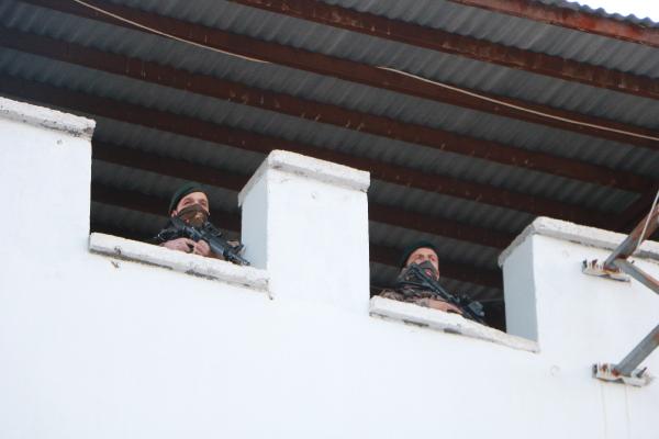 Özel harekat polisleri ilk iftarını Hakkari’de kalekolda yaptı 6