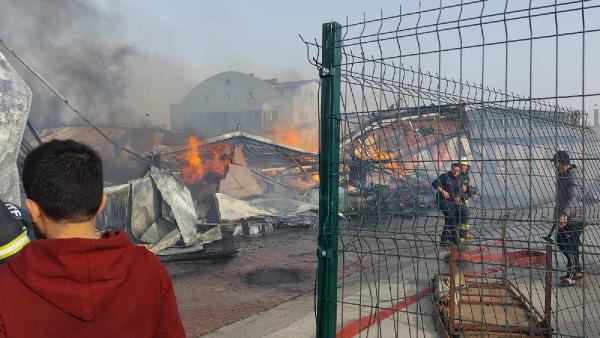 Konya’da mobilya fabrikasında dev yangın! Kadın güvenlik görevlisi yangın yerini terk etmedi 14