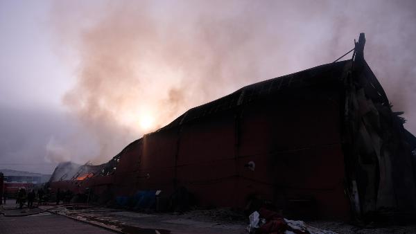 Konya’da mobilya fabrikasında dev yangın! Kadın güvenlik görevlisi yangın yerini terk etmedi 10