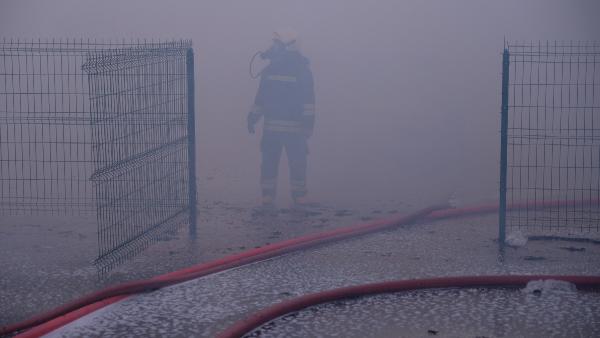 Konya’da mobilya fabrikasında dev yangın! Kadın güvenlik görevlisi yangın yerini terk etmedi 5