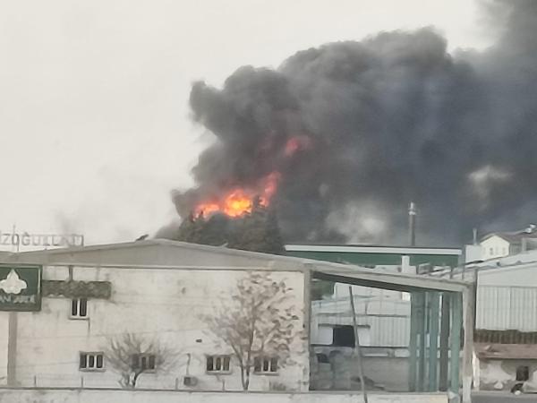 Konya’da mobilya fabrikasında dev yangın! Kadın güvenlik görevlisi yangın yerini terk etmedi 3
