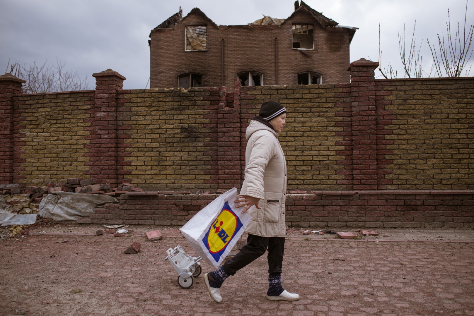 Ukrayna Hostomel'de kan donduran görüntüler 48