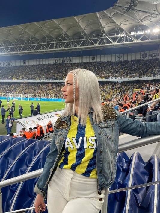 Ece Seçkin'den derbi paylaşımları 6