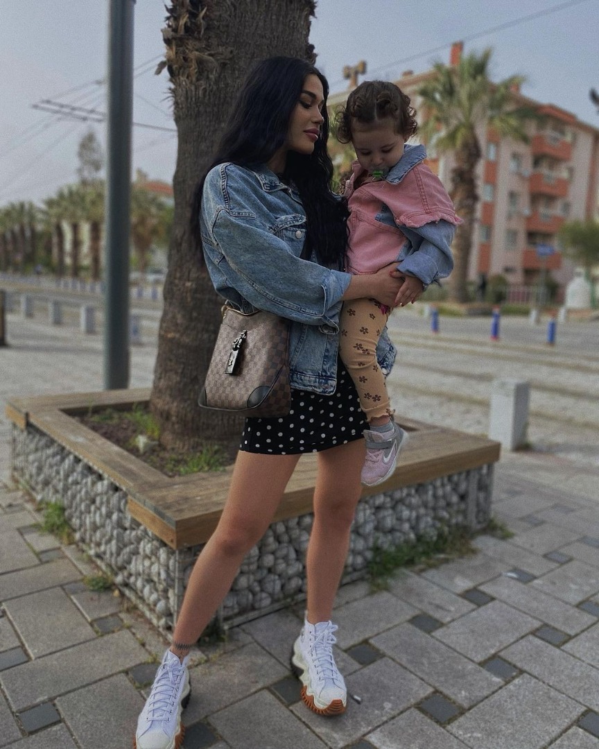 Miss Turkey güzeli Gizem Koçak ve küçük kızına misafirlikte dayak! 29