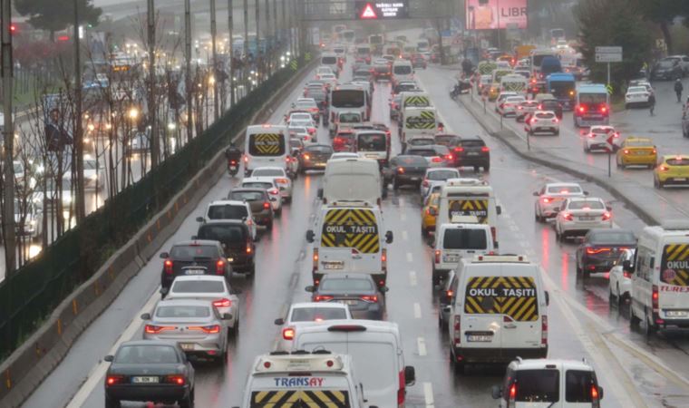 Okullar açıldı, trafik yoğunluğu yüzde 50'yi aştı 2