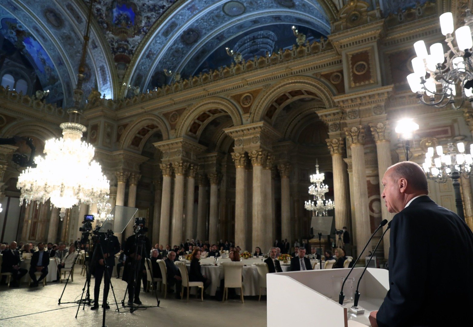 Erdoğan'ın iftarına katılan ünlüler ''En güzel ben överim'' yarışına girdiler 1