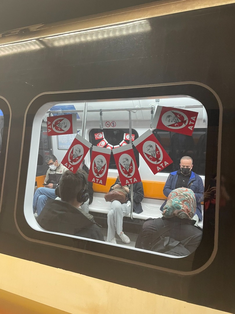 İBB, metroları 23 Nisan için gelin gibi süsledi. Çocukluğumuza geri götüren süslemelerle donatıldı 4