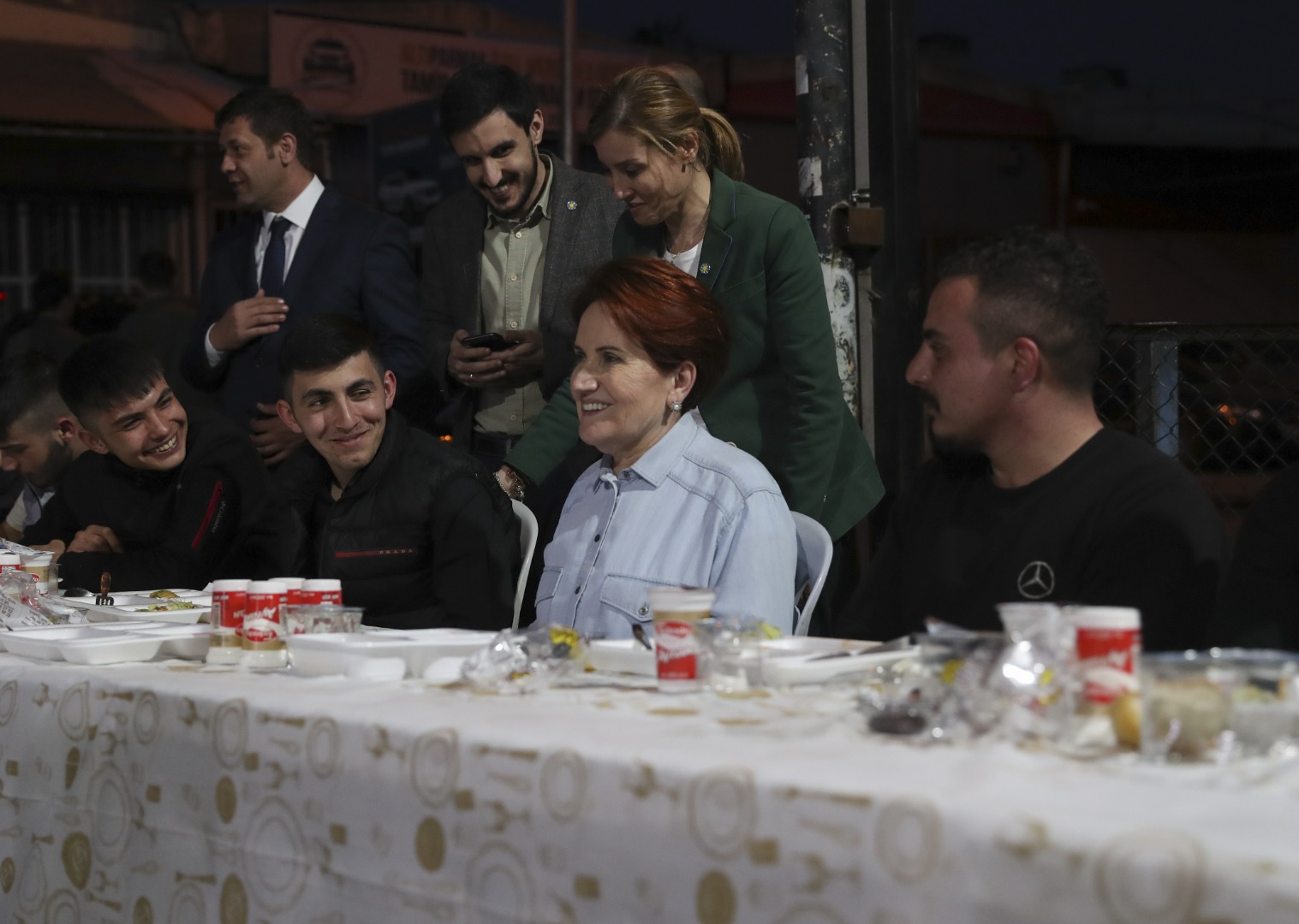 İYİ Parti Genel Başkanı Akşener, oto sanayi çalışanlarıyla iftar yaptı 3