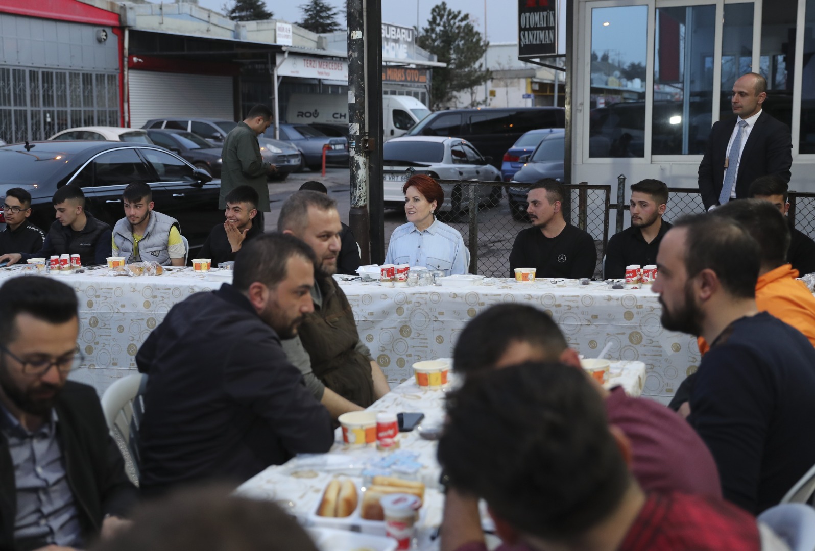 İYİ Parti Genel Başkanı Akşener, oto sanayi çalışanlarıyla iftar yaptı 5