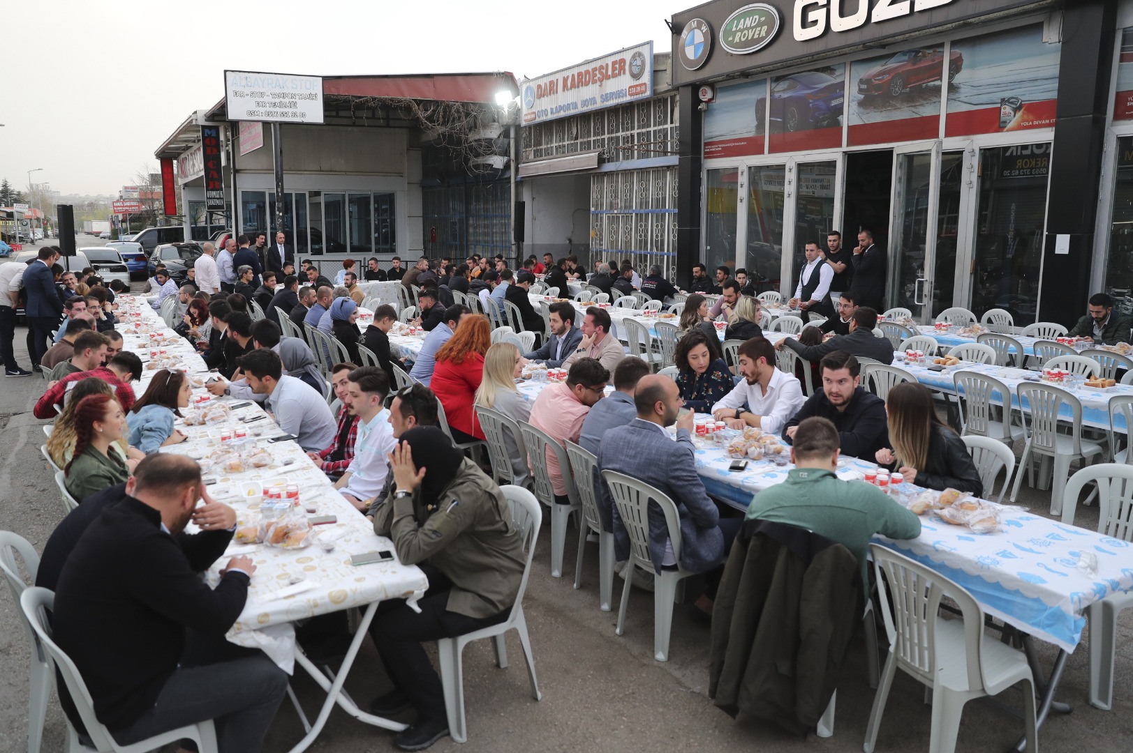 İYİ Parti Genel Başkanı Akşener, oto sanayi çalışanlarıyla iftar yaptı 1