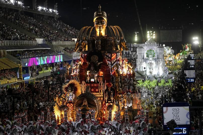 Rio Karnavalı, renkli kostümler içinde coşkuyla devam ediyor 16