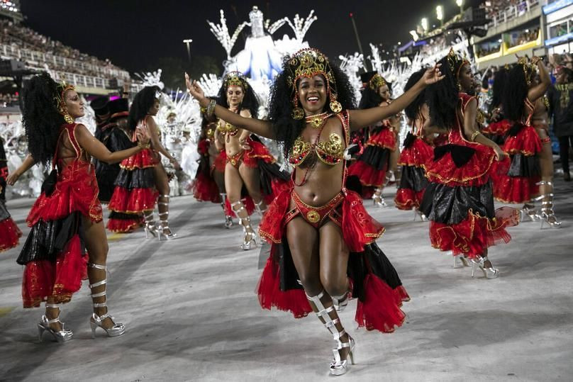 Rio Karnavalı, renkli kostümler içinde coşkuyla devam ediyor 17