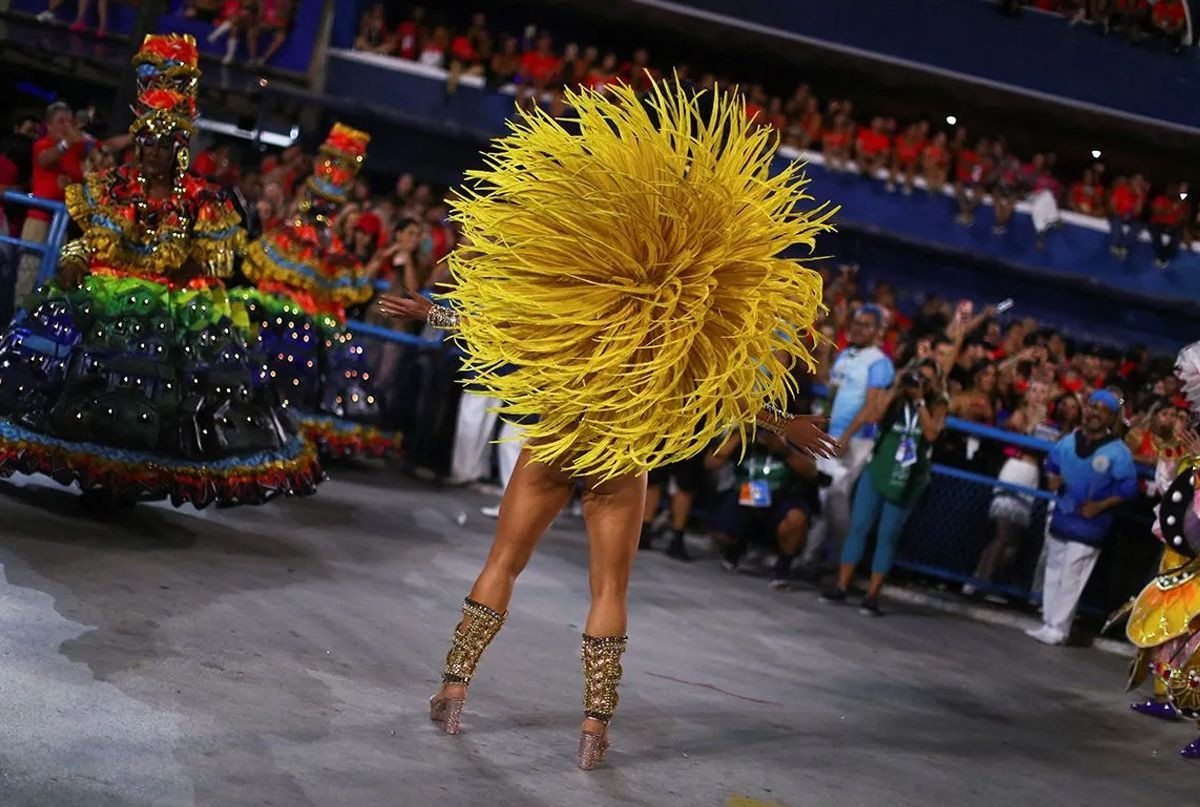 Rio Karnavalı, renkli kostümler içinde coşkuyla devam ediyor 15