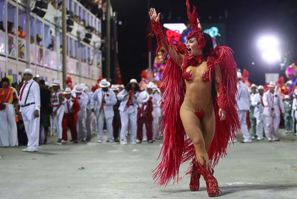 Rio Karnavalı, renkli kostümler içinde coşkuyla devam ediyor 9