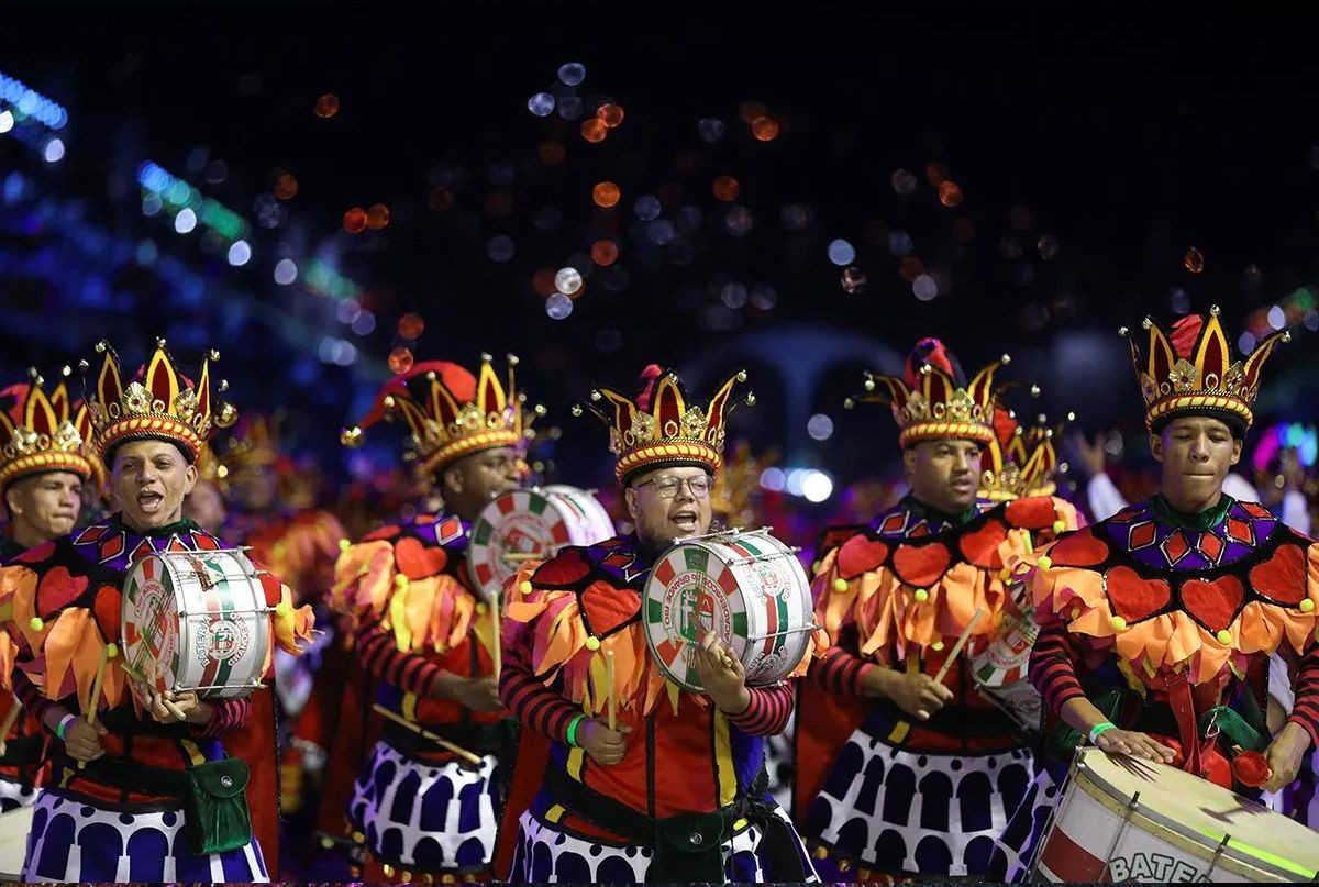 Rio Karnavalı, renkli kostümler içinde coşkuyla devam ediyor 7