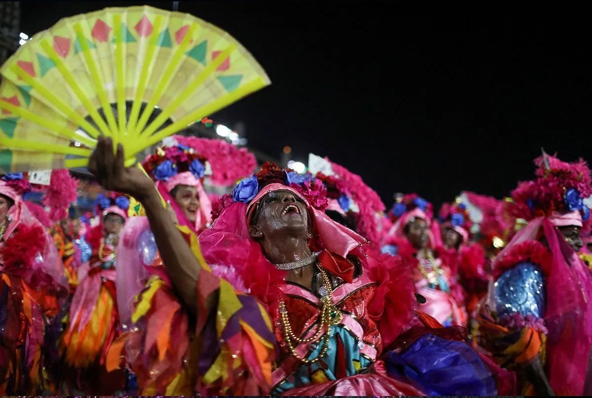 Rio Karnavalı, renkli kostümler içinde coşkuyla devam ediyor 6