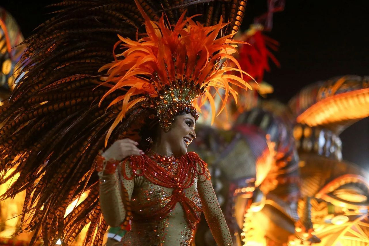 Rio Karnavalı, renkli kostümler içinde coşkuyla devam ediyor 3