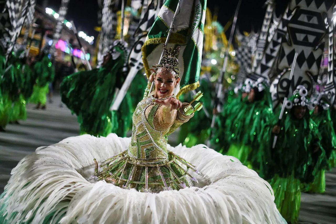 Rio Karnavalı, renkli kostümler içinde coşkuyla devam ediyor 1