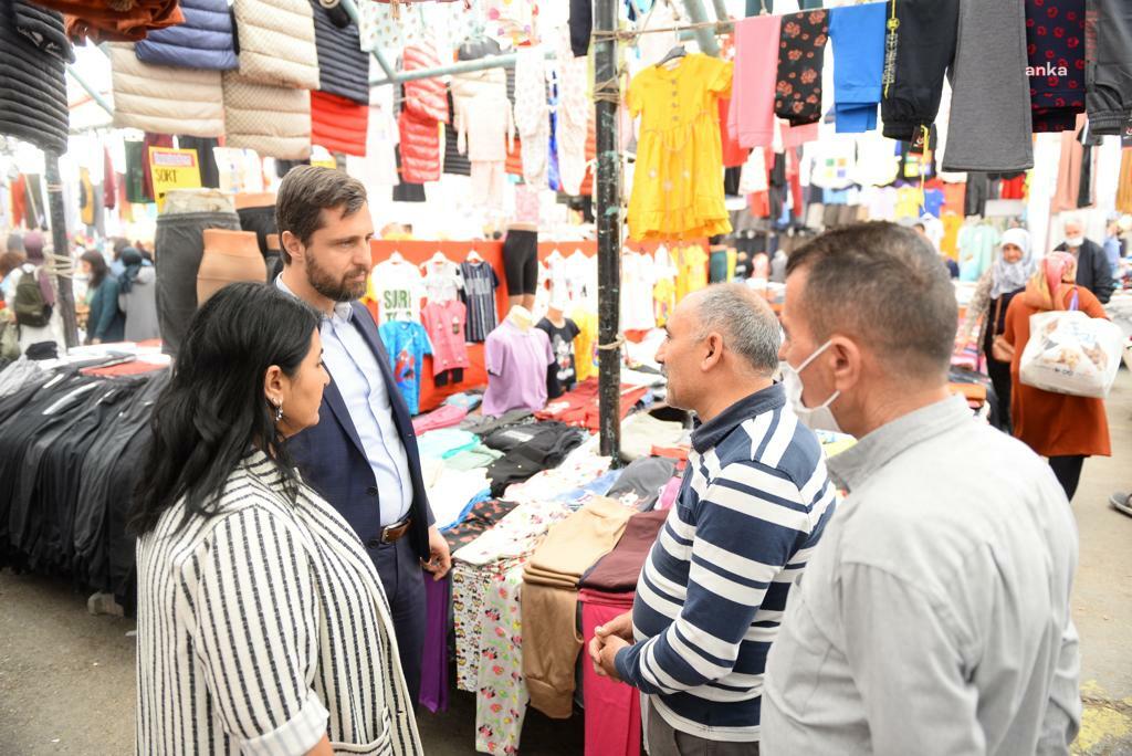 CHP İzmir İl Başkanı Yücel 200 lira ile Pazar alışverişine çıktı “İki öğün tencere kaynatmak imkansız” 1