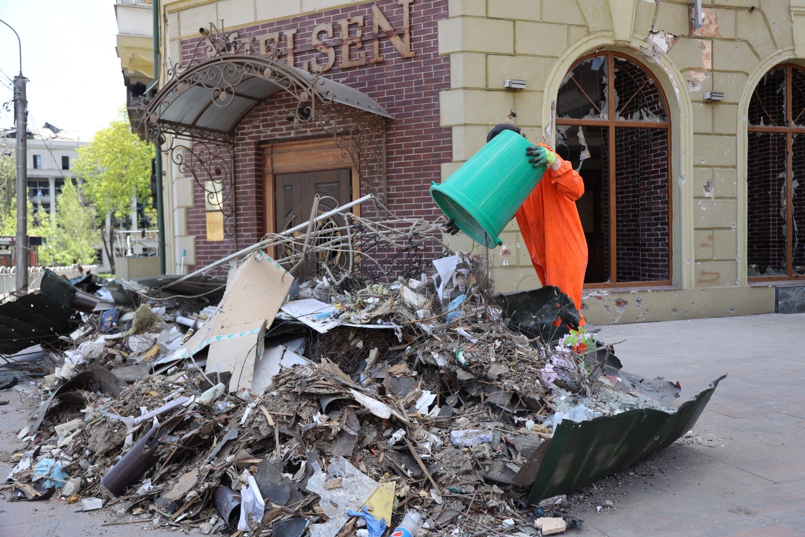 Kuşatma altındaki Mariupol'den insan manzaraları 16