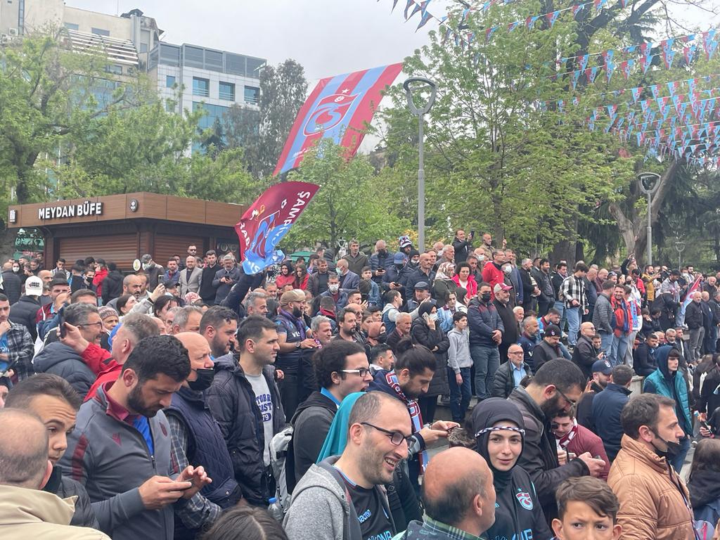 Trabzon'da şampiyonluk coşkusu sokaklara sığmadı 3