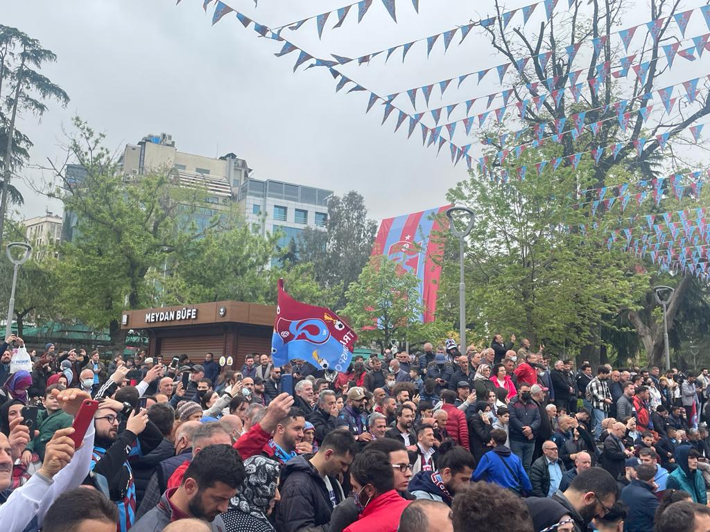 Trabzon'da şampiyonluk coşkusu sokaklara sığmadı 2