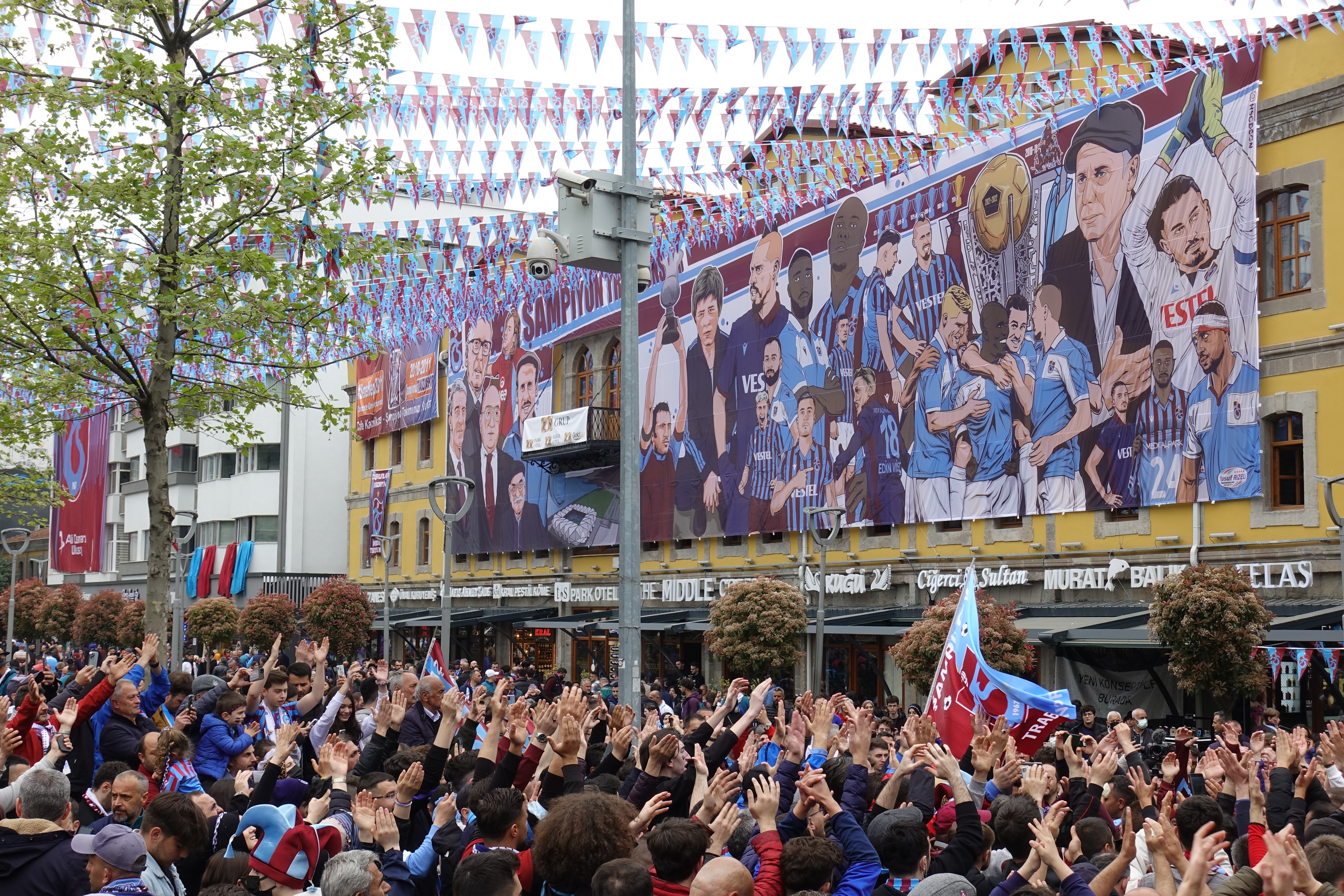 Trabzon'da şampiyonluk coşkusu sokaklara sığmadı 6