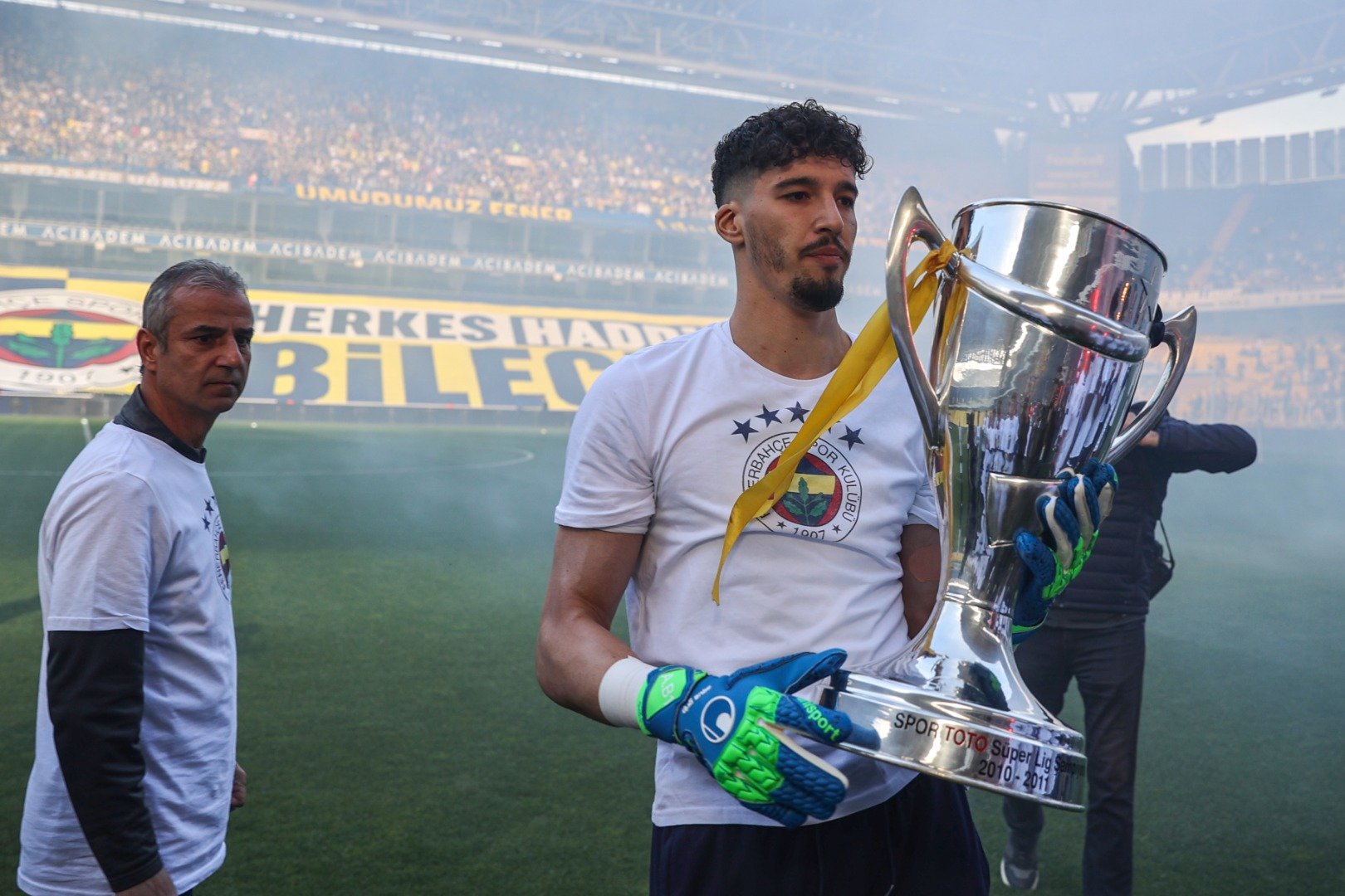 Fenerbahçe'nin taraftara açık antrenmanında olay gönderme! 2010-11 şampiyonu... 10