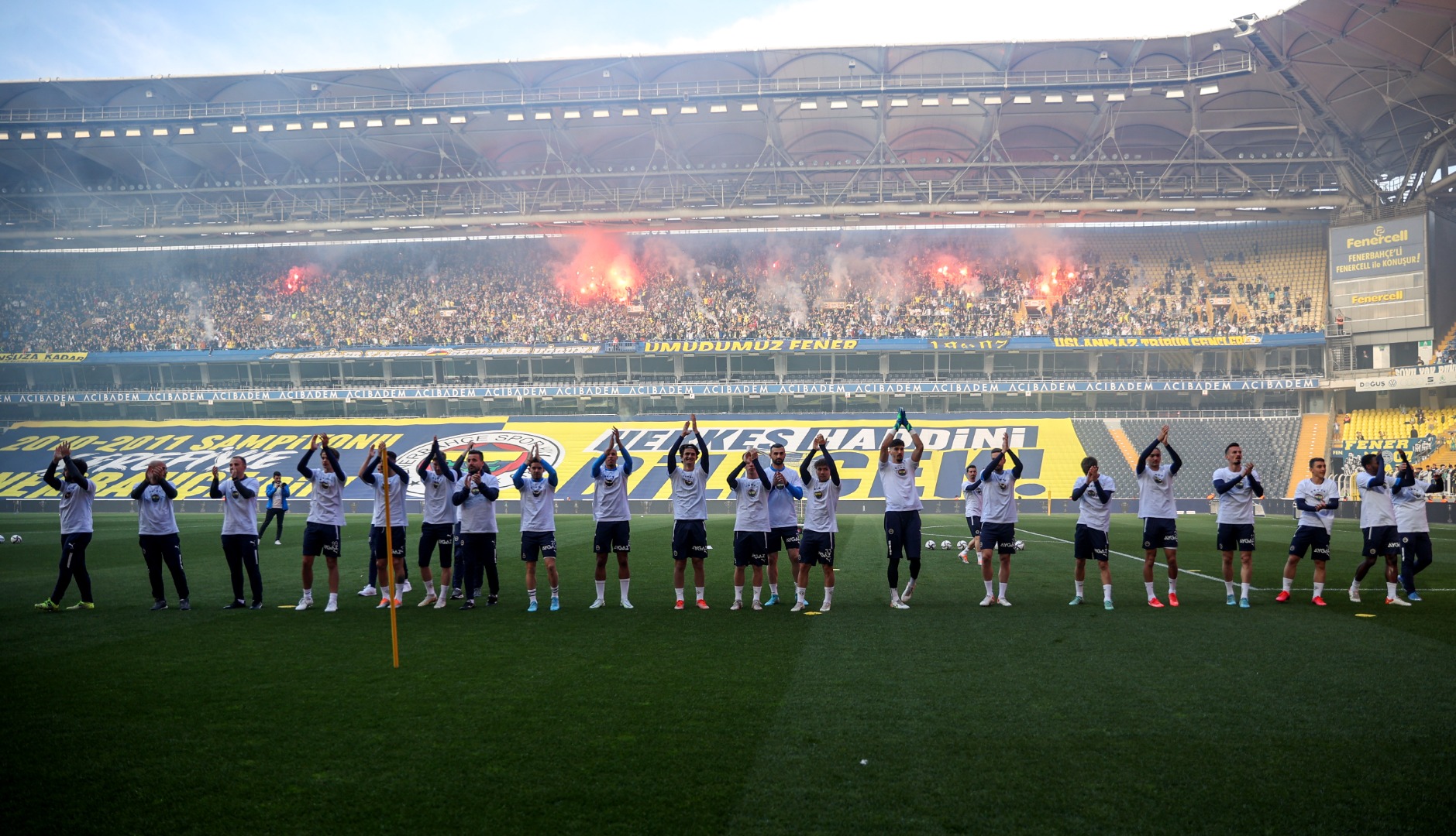 Fenerbahçe'nin taraftara açık antrenmanında olay gönderme! 2010-11 şampiyonu... 9