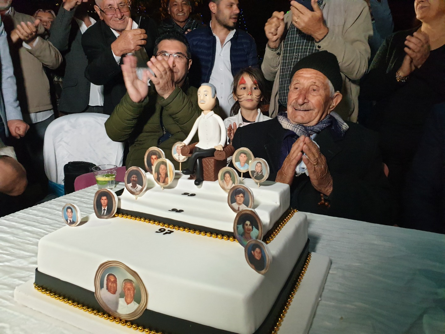 100 yaşına giren adama sürpriz doğum günü partisi 12
