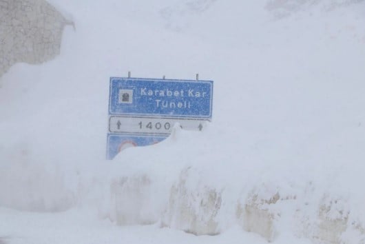 Mayısın ortasında kar sürprizi: Sürücüler yolda kaldı 5