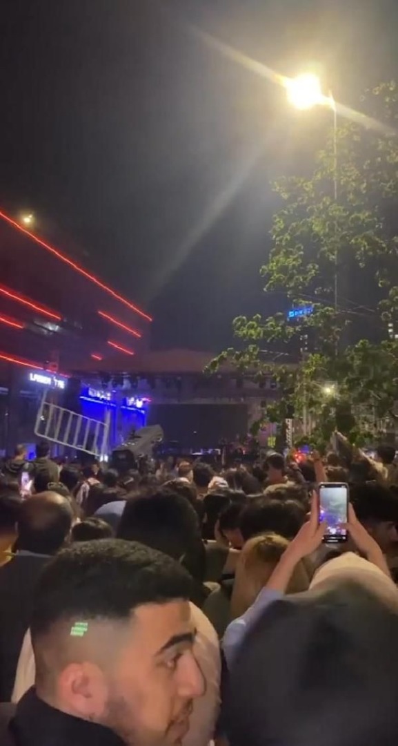 İrem Derici, konserinde çıkan kavgada, polis biber gazı kullandı 11