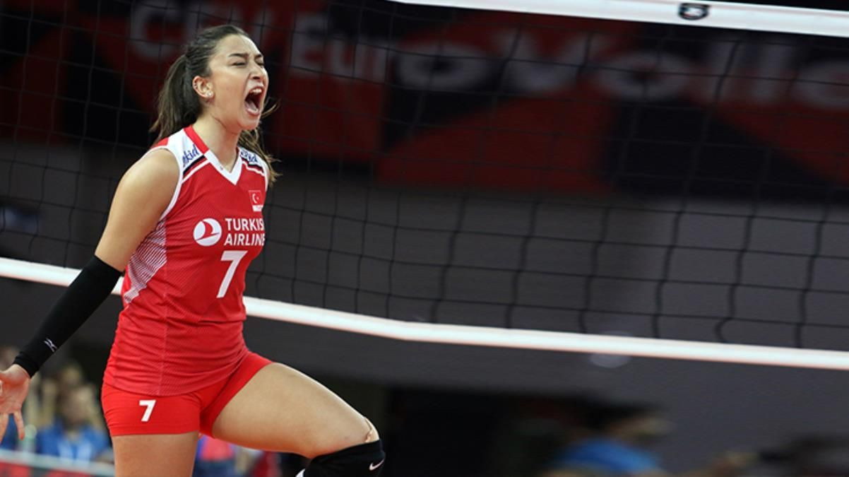 A Milli Kadın Voleybol Takımı'nın oyuncusu Hande Baladın sevgilisi ile poz verdi 1