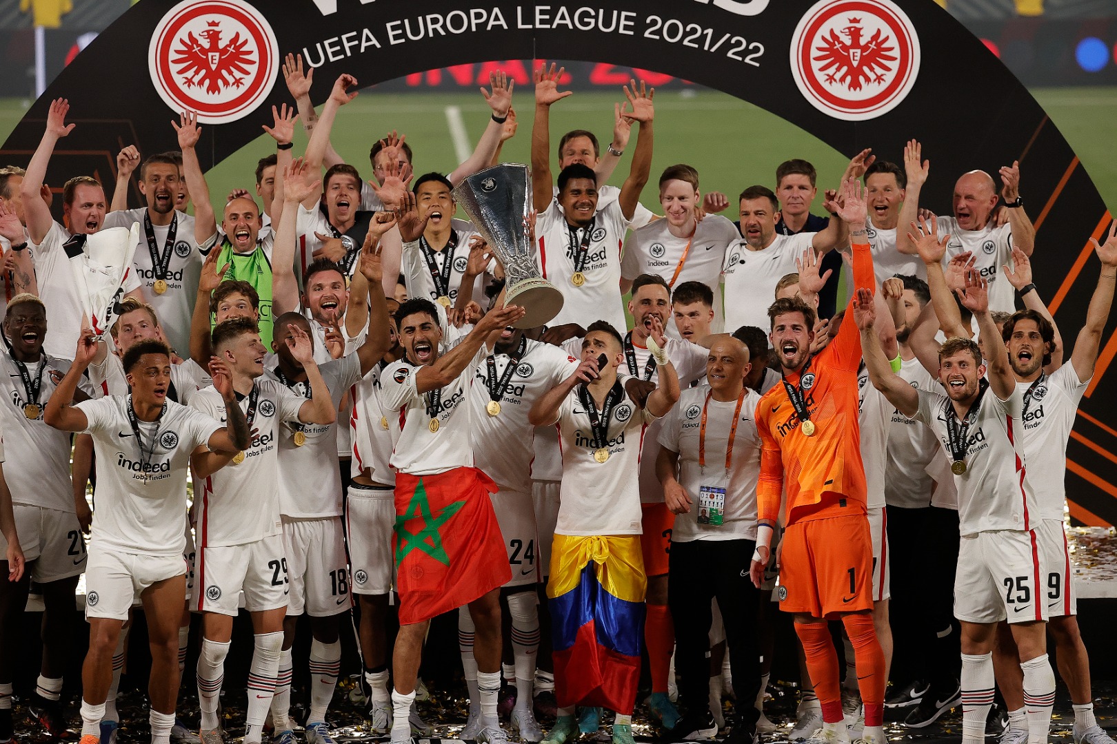 İşte UEFA Avrupa Ligi 2021-2022 sezonu şampiyonu E. Frankfurt'un kupa töreni 9