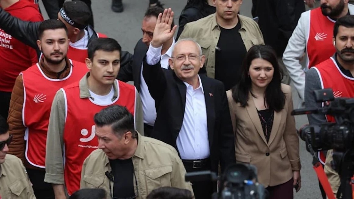 Gençlerle Anıtkabir'e yürüyen Kılıçdaroğlu: Çeteleri de SADAT’ları ezerek yolumuza devam edeceğiz 1