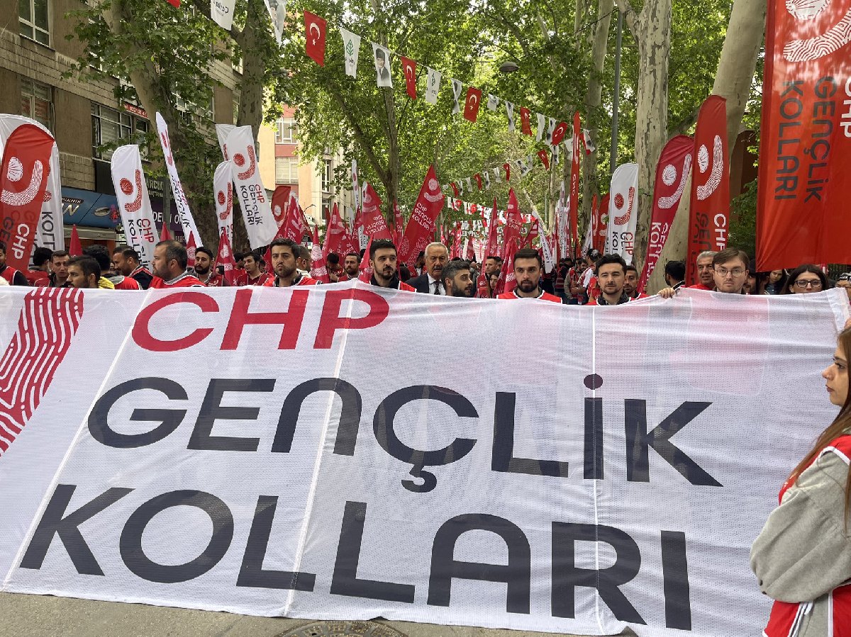 Gençlerle Anıtkabir'e yürüyen Kılıçdaroğlu: Çeteleri de SADAT’ları ezerek yolumuza devam edeceğiz 5