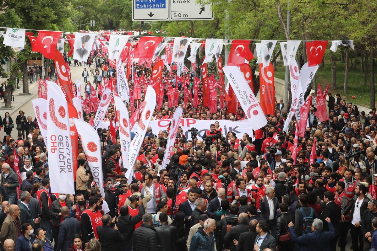 Gençlerle Anıtkabir'e yürüyen Kılıçdaroğlu: Çeteleri de SADAT’ları ezerek yolumuza devam edeceğiz 2