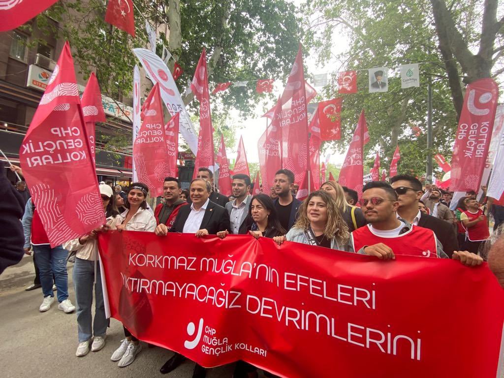Gençlerle Anıtkabir'e yürüyen Kılıçdaroğlu: Çeteleri de SADAT’ları ezerek yolumuza devam edeceğiz 3
