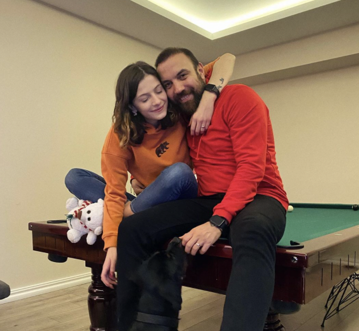 Futbolcu Sercan Yıldırım'ın eşi Nihan Yıldırım, kumsalda aşka geldi 2