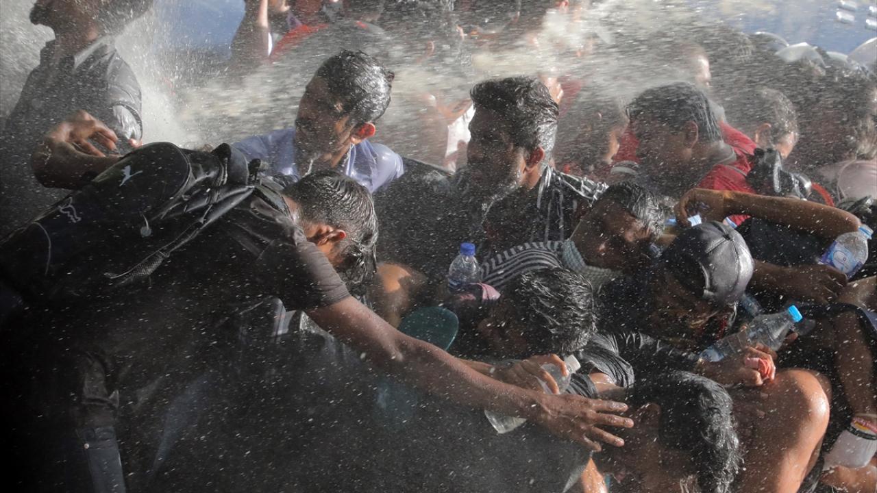 Sri Lanka'da  protestolar tüm hızı ve şiddetiyle sürüyor 24