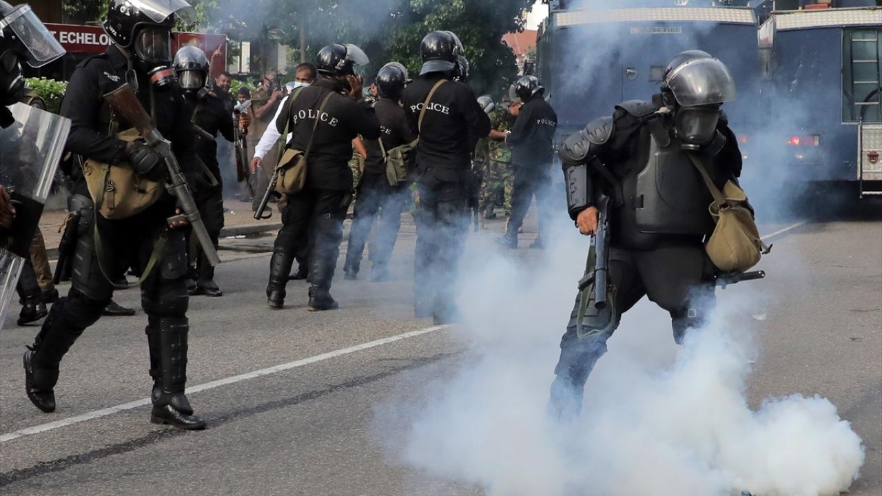 Sri Lanka'da  protestolar tüm hızı ve şiddetiyle sürüyor 21