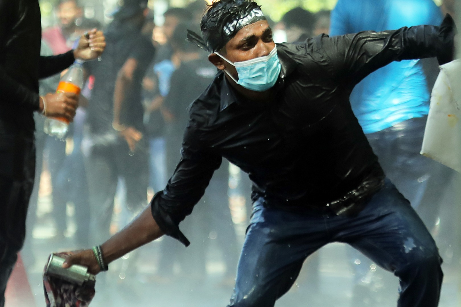 Sri Lanka'da  protestolar tüm hızı ve şiddetiyle sürüyor 8
