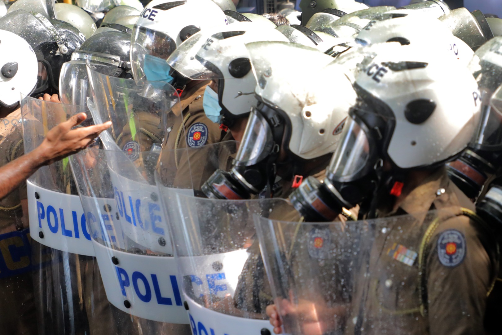 Sri Lanka'da  protestolar tüm hızı ve şiddetiyle sürüyor 5